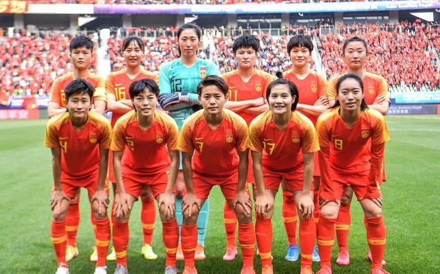 中国女足团结一致，共同为国争光