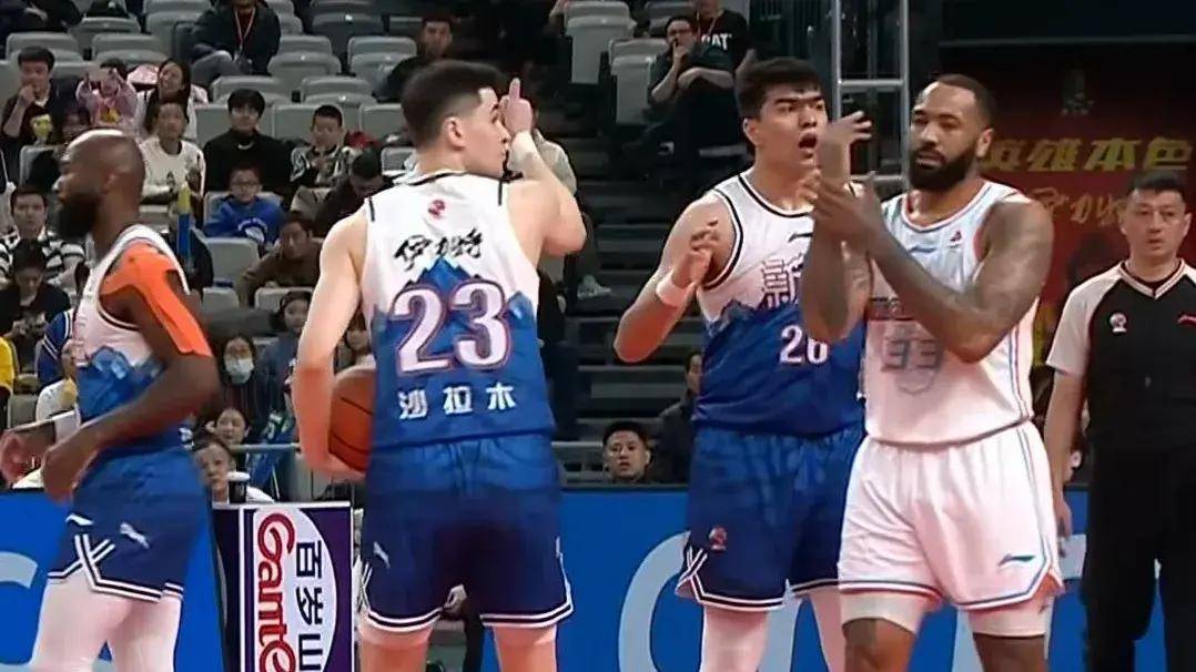 新疆男篮连胜收官，全队振奋斩获胜利